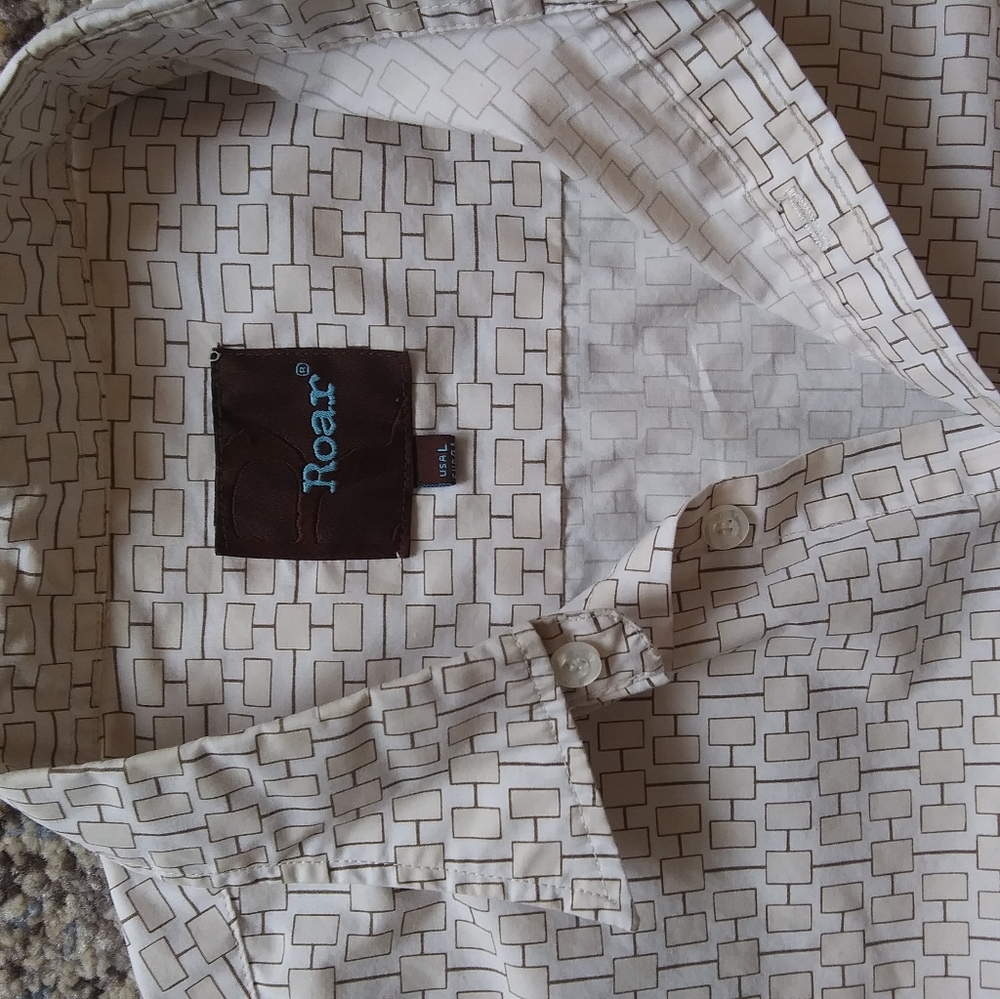 Mens ROAR patterned button up - Picture 3 of 4